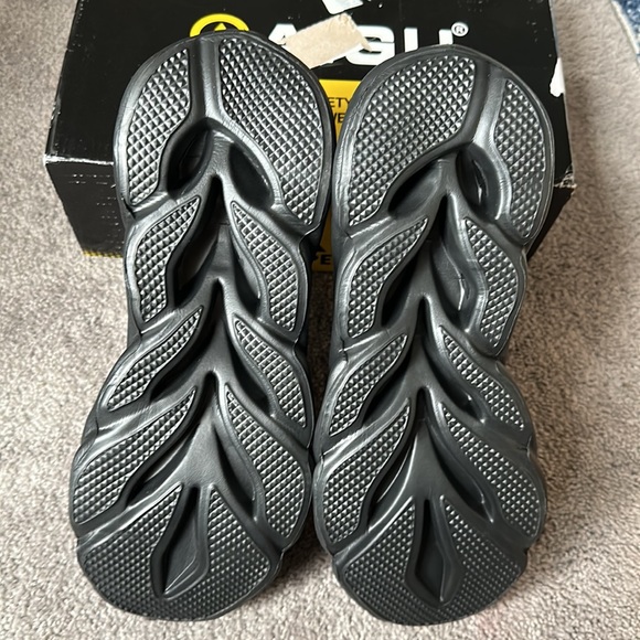 Aigu Safety Footwear Women 12.5 Men 11 - Picture 3 of 4